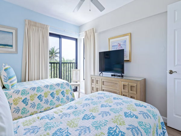 Boutique Beach Complex Pool Amenities