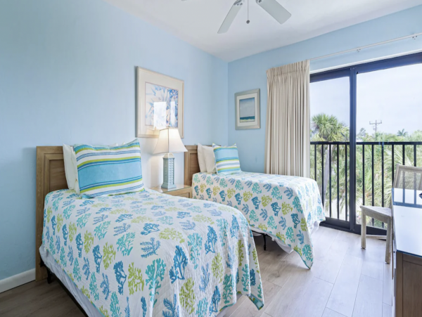 Boutique Beach Complex Pool Amenities