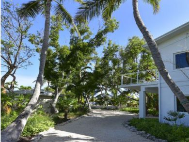 Islamorada Vacation Villa Sleeps two Guests.