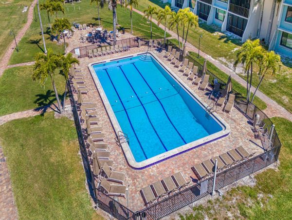 Sanibel Vacation Condo Two Bedroom Steps to Beach