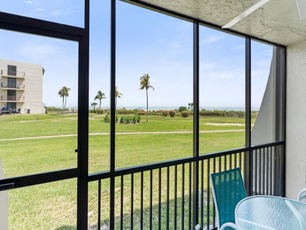 Sanibel Vacation Condo Two Bedroom Steps to Beach