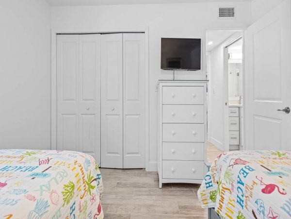 Sanibel Vacation Condo Two Bedroom Steps to Beach