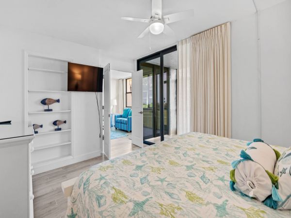 Sanibel Vacation Condo Two Bedroom Steps to Beach