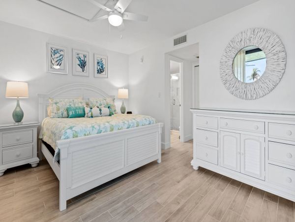 Sanibel Vacation Condo Two Bedroom Steps to Beach