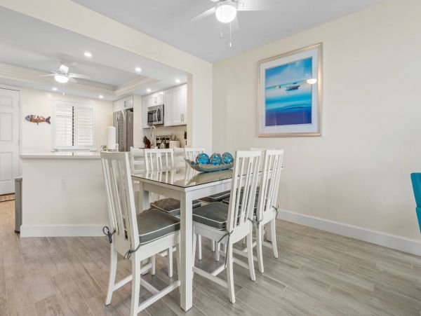 Sanibel Vacation Condo Two Bedroom Steps to Beach
