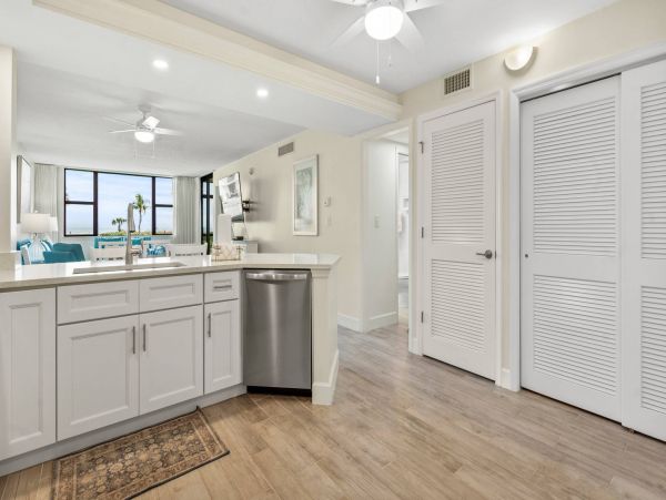 Sanibel Vacation Condo Two Bedroom Steps to Beach