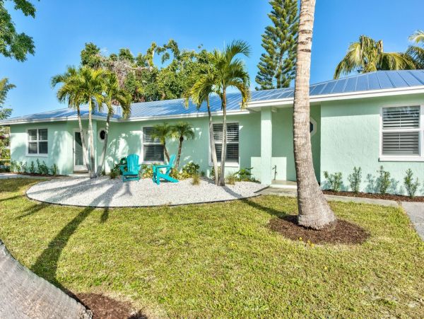 Beautiful Vacation Rental Home 4 Bedrooms Sleeps 12