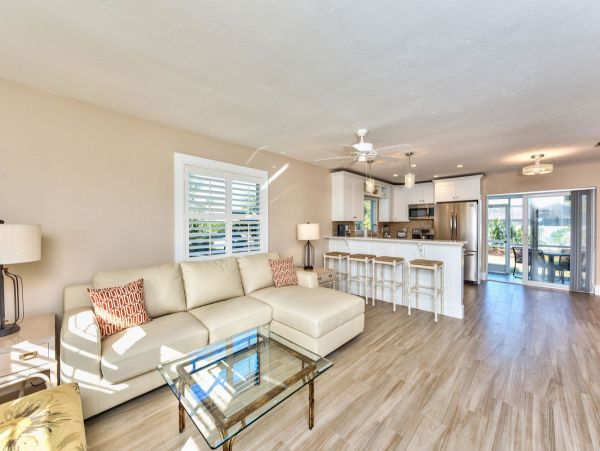 Beautiful Vacation Rental Home 4 Bedrooms Sleeps 12