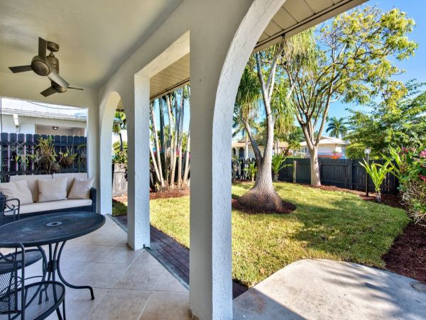 Upgraded 3 Bedroom Home in Naples with Private Pool