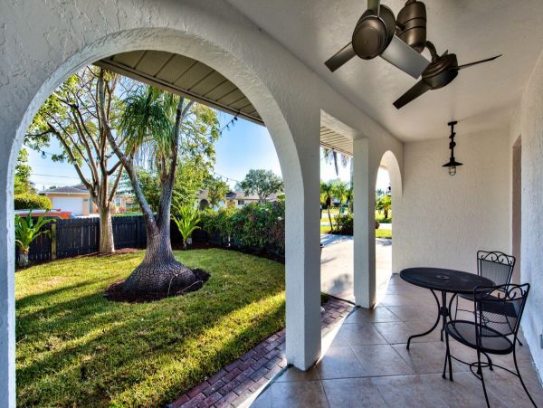 Upgraded 3 Bedroom Home in Naples with Private Pool