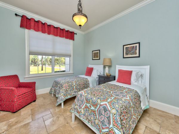 Nine Bedroom Luxury Vacation Mansion in Naples