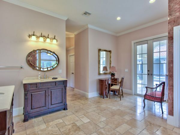 Nine Bedroom Luxury Vacation Mansion in Naples