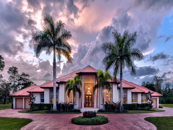 Nine Bedroom Luxury Vacation Mansion in Naples