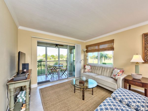 Two Bedroom Naples Vacation Condo with Golf Course Views