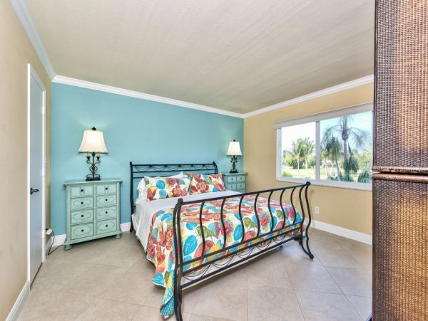 Two Bedroom Naples Vacation Condo with Golf Course Views