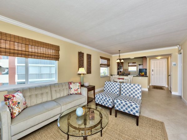 Two Bedroom Naples Vacation Condo with Golf Course Views