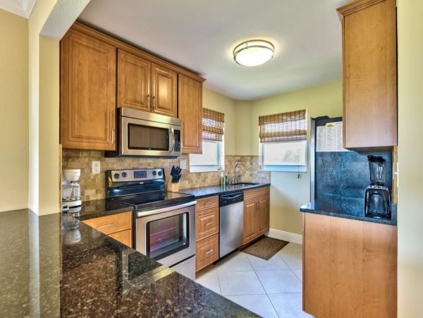 Two Bedroom Naples Vacation Condo with Golf Course Views