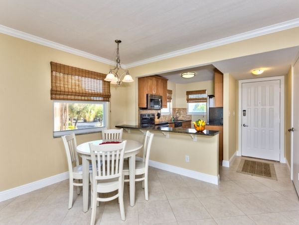 Two Bedroom Naples Vacation Condo with Golf Course Views