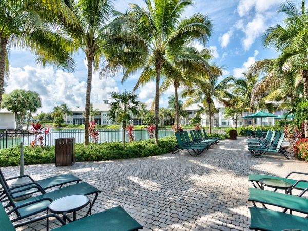 Beautiful Vacation Condo in Naples with Heated Pool