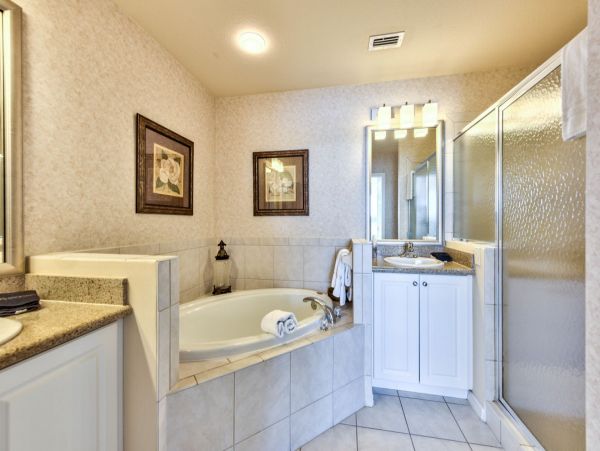 Charming Vacation Rental with 2 Bedrooms in Naples