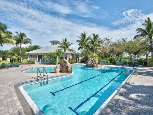 Lovely Three Bedroom Condo in Naples Sleeps 8