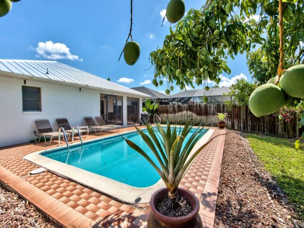 3 Bedroom Home in a Great Location with Private Pool