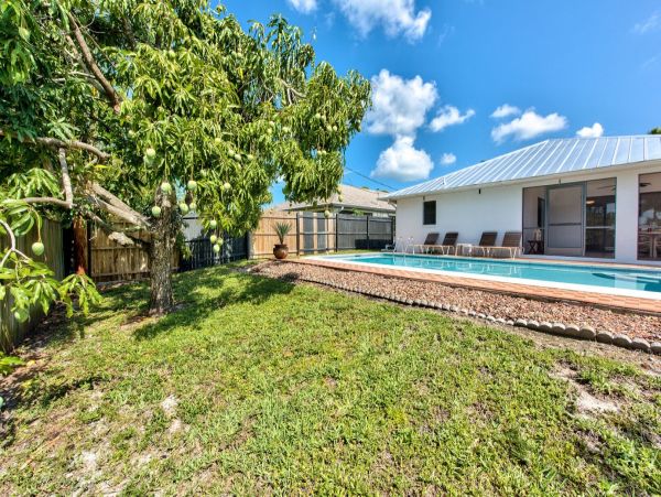 3 Bedroom Home in a Great Location with Private Pool