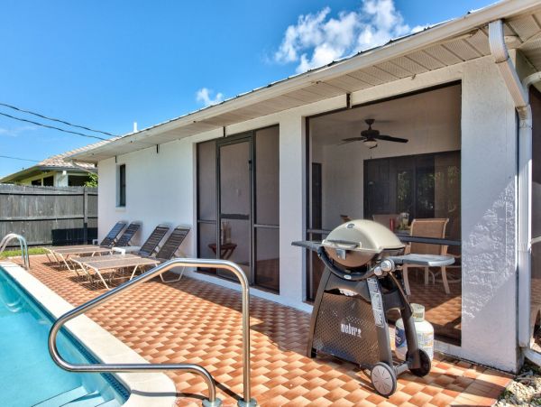 3 Bedroom Home in a Great Location with Private Pool