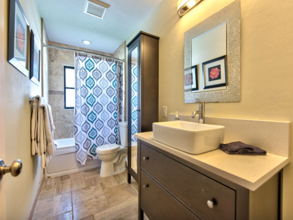3 Bedroom Home in a Great Location with Private Pool