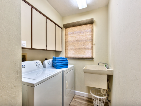 3 Bedroom Home in a Great Location with Private Pool