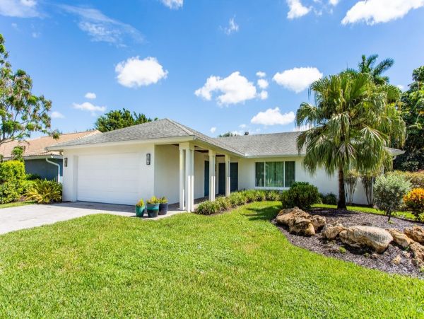 Close to Downtown Naples Luxury Pool Home