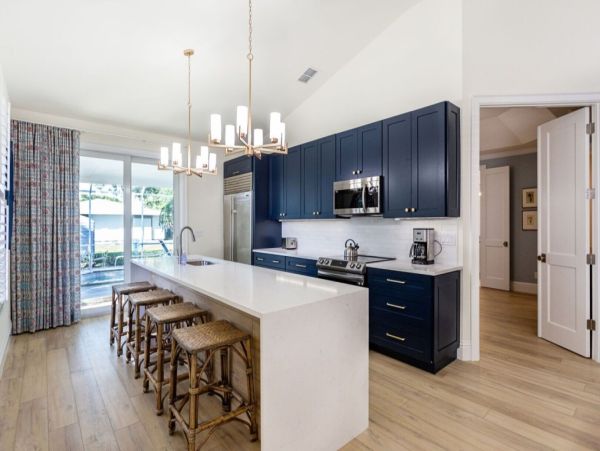 Three Bedroom Home in Naples with Caged Pool & Hot Tub - Your Coastal Escape Awaits