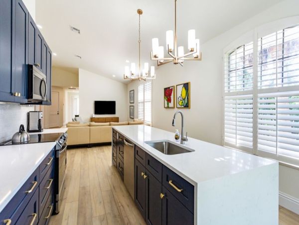 Three Bedroom Home in Naples with Caged Pool & Hot Tub - Your Coastal Escape Awaits