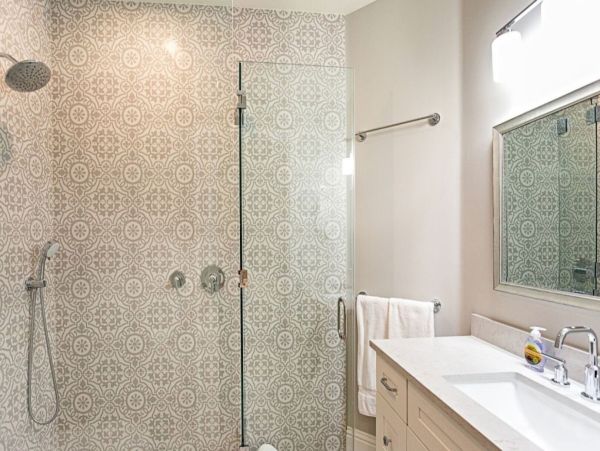 Three Bedroom Home in Naples with Caged Pool & Hot Tub - Your Coastal Escape Awaits