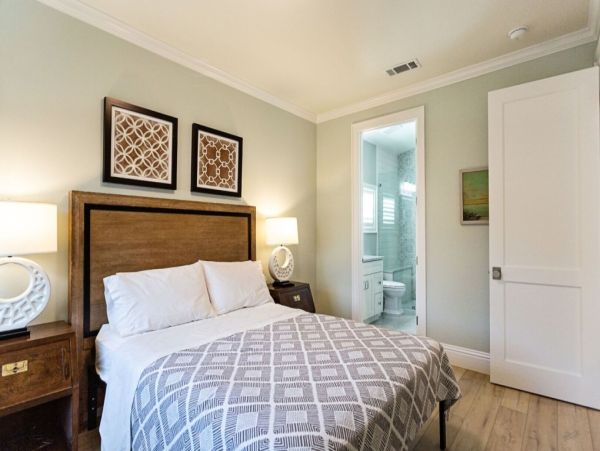 Three Bedroom Home in Naples with Caged Pool & Hot Tub - Your Coastal Escape Awaits