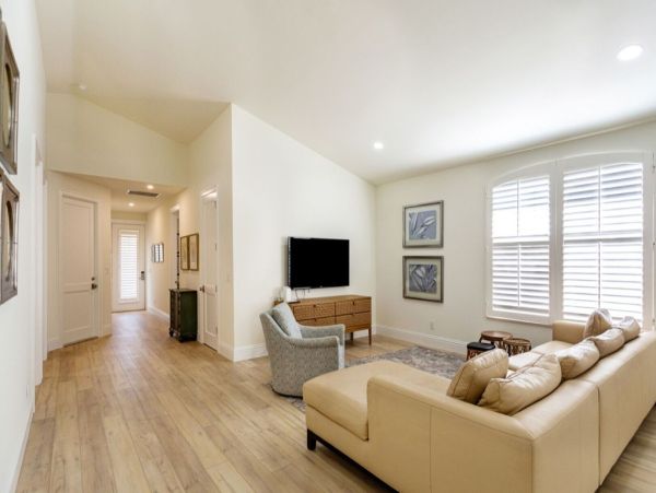 Three Bedroom Home in Naples with Caged Pool & Hot Tub - Your Coastal Escape Awaits