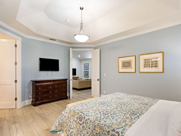 Three Bedroom Home in Naples with Caged Pool & Hot Tub - Your Coastal Escape Awaits