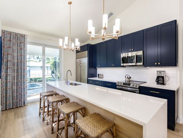 Three Bedroom Home in Naples with Caged Pool & Hot Tub - Your Coastal Escape Awaits