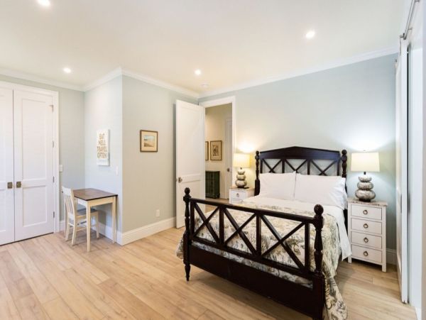 Three Bedroom Home in Naples with Caged Pool & Hot Tub - Your Coastal Escape Awaits