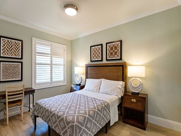 Three Bedroom Home in Naples with Caged Pool & Hot Tub - Your Coastal Escape Awaits