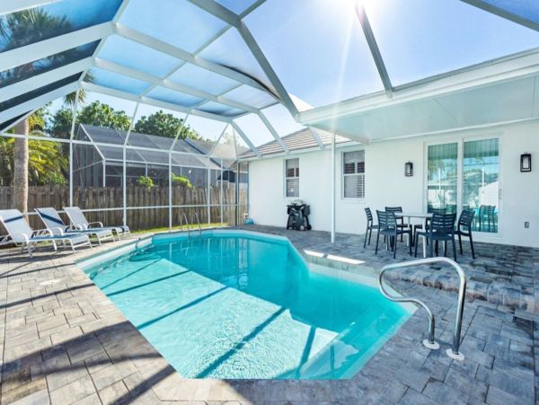Three Bedroom Home in Naples with Caged Pool & Hot Tub - Your Coastal Escape Awaits