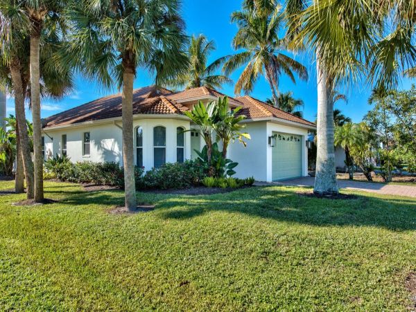 Walk to Vanderbilt Beach Three Bedrooms Plus Den Villa