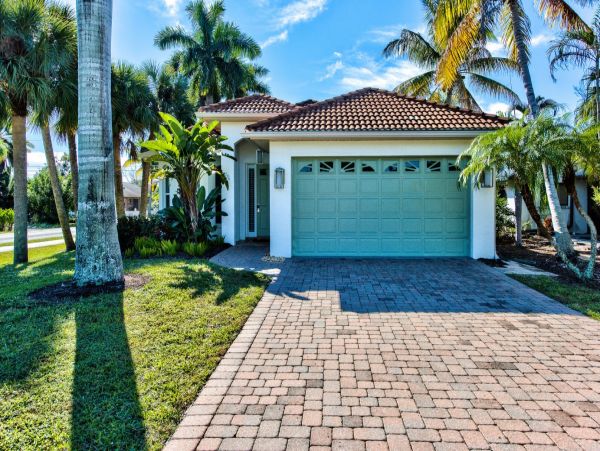 Walk to Vanderbilt Beach Three Bedrooms Plus Den Villa