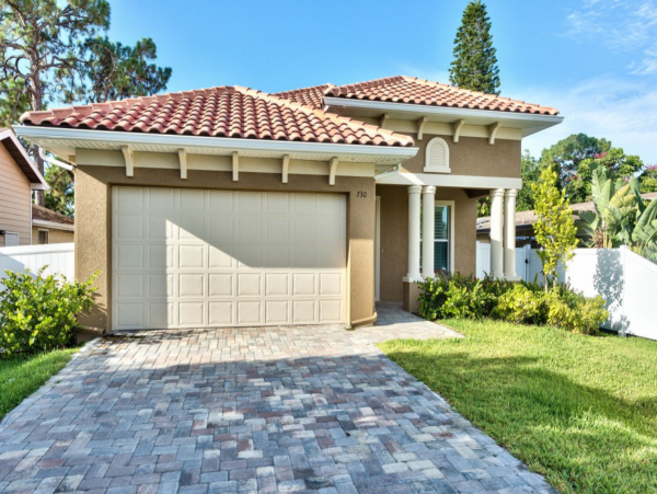 Naples Vacation Home Sleeps Eight Guests