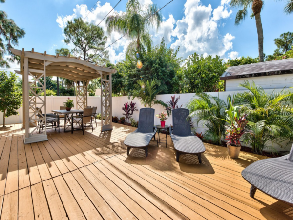 Naples Vacation Home Sleeps Eight Guests