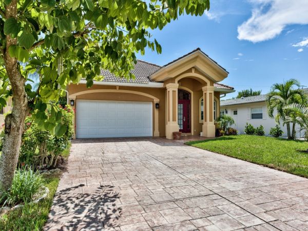 Naples Walk to Beach Three Bedroom Vacation Home