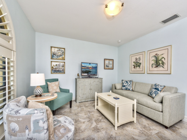 Naples Condo Right in the Heart of Everything!