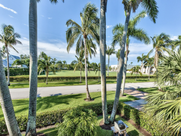 Naples Condo Right in the Heart of Everything!