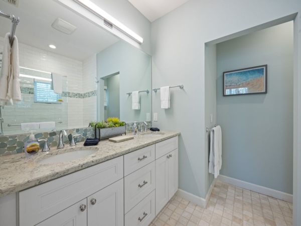 Charming Coastal Retreat with Private Pool Near Vanderbilt Beach