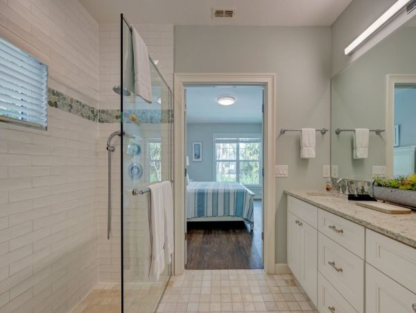 Charming Coastal Retreat with Private Pool Near Vanderbilt Beach